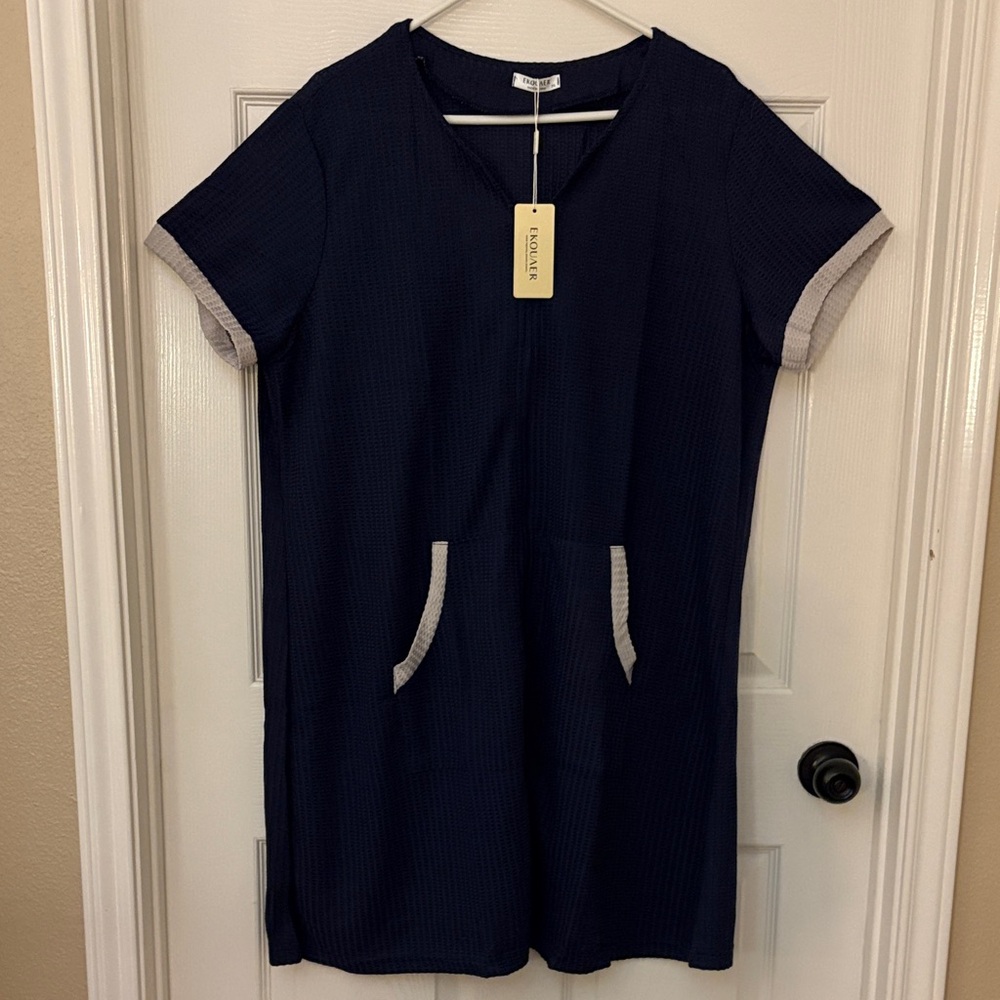 Navy Blue Short Zippered “House Coat” style cover. 2XL. NWT